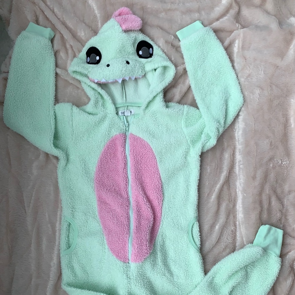 Jumpsuit (pajamas) the Dragon.🐉 Size S/P.